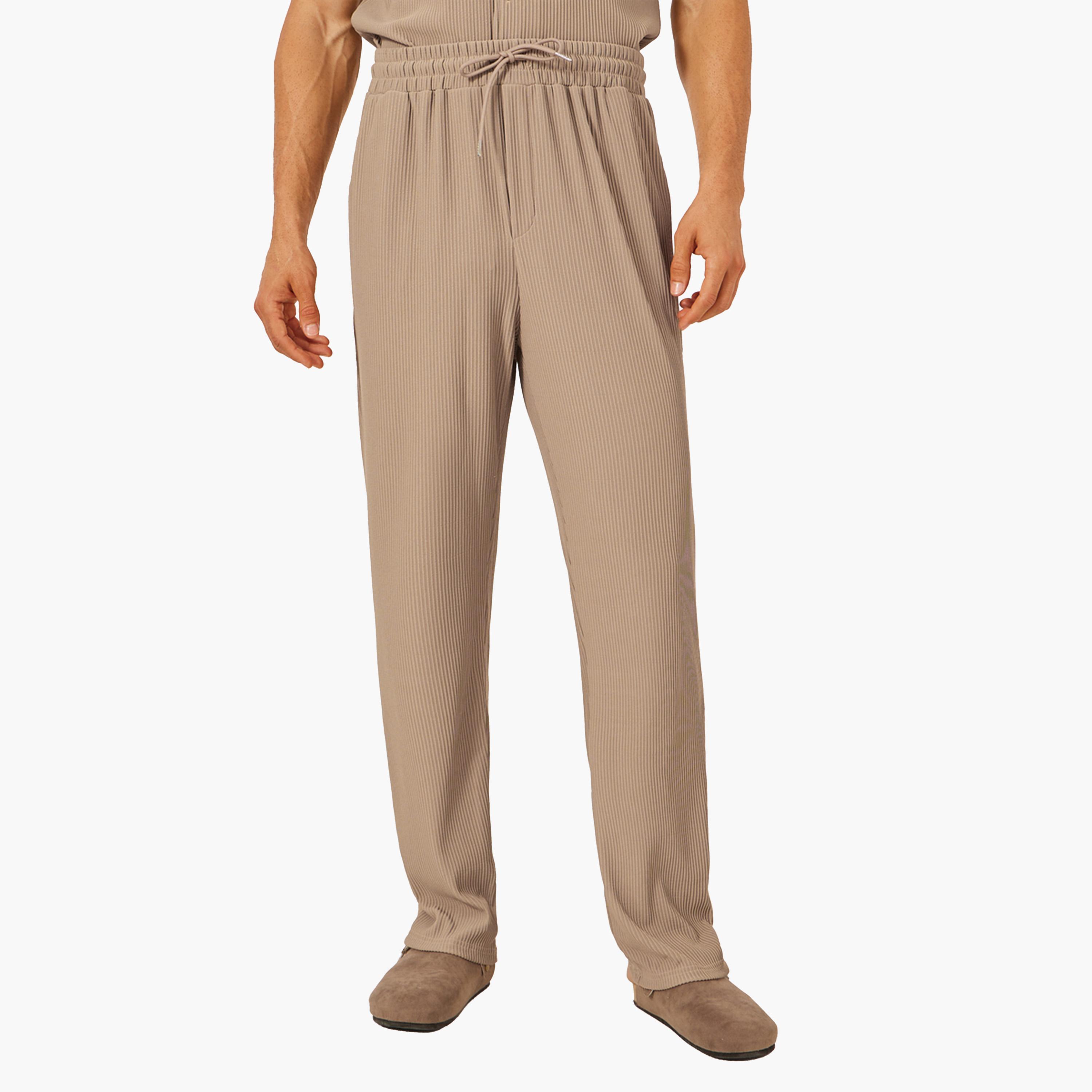 ستايلي - قميص وبنطال بقصة مريح من نسيج محبوك مضلع-men-clothing-coordsets-image-5