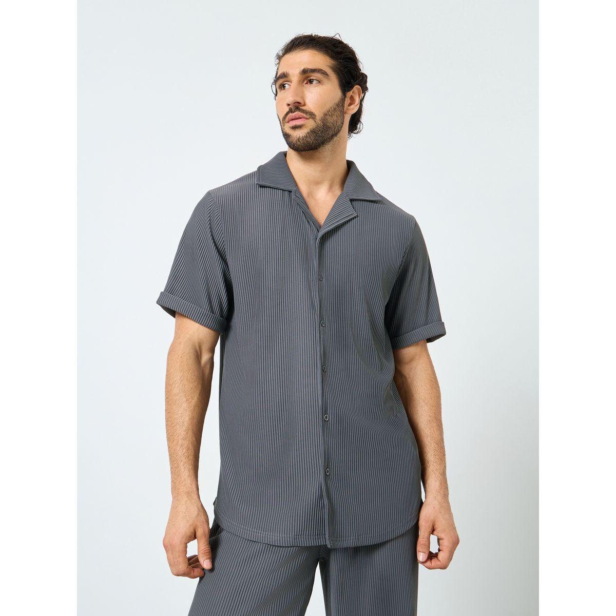 طقم منسق من بنطال وقميص بقصة مريحة وتفاصيل مضلعة-men-clothing-coordsets-image-2