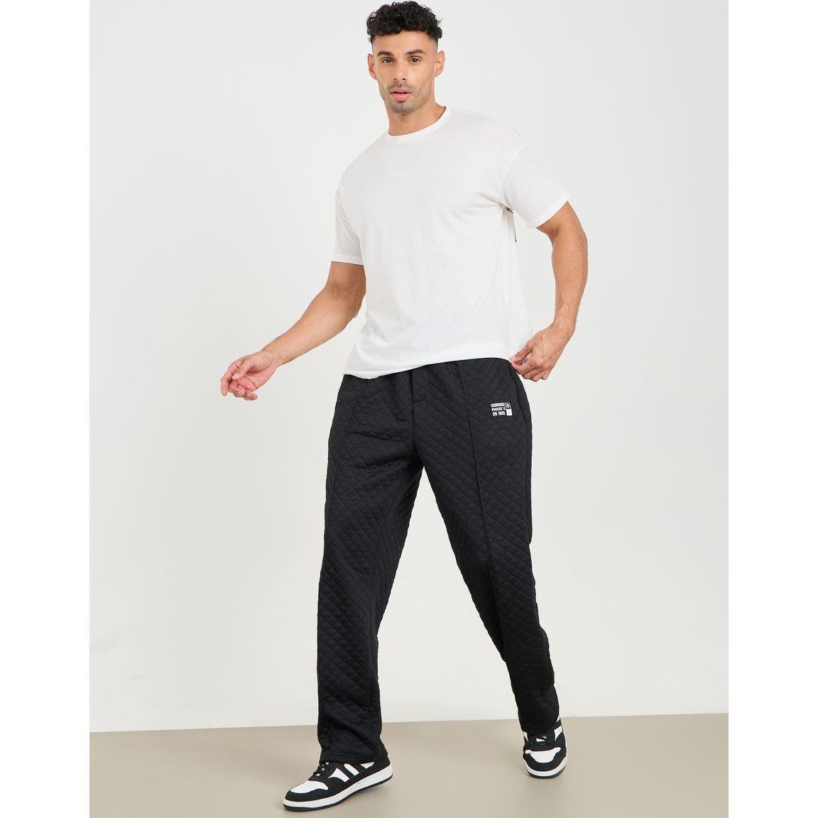 بنطال بقصة مريحة ومزين بشارة-men-clothing-bottoms-trousersandchinos-trousers-image-2