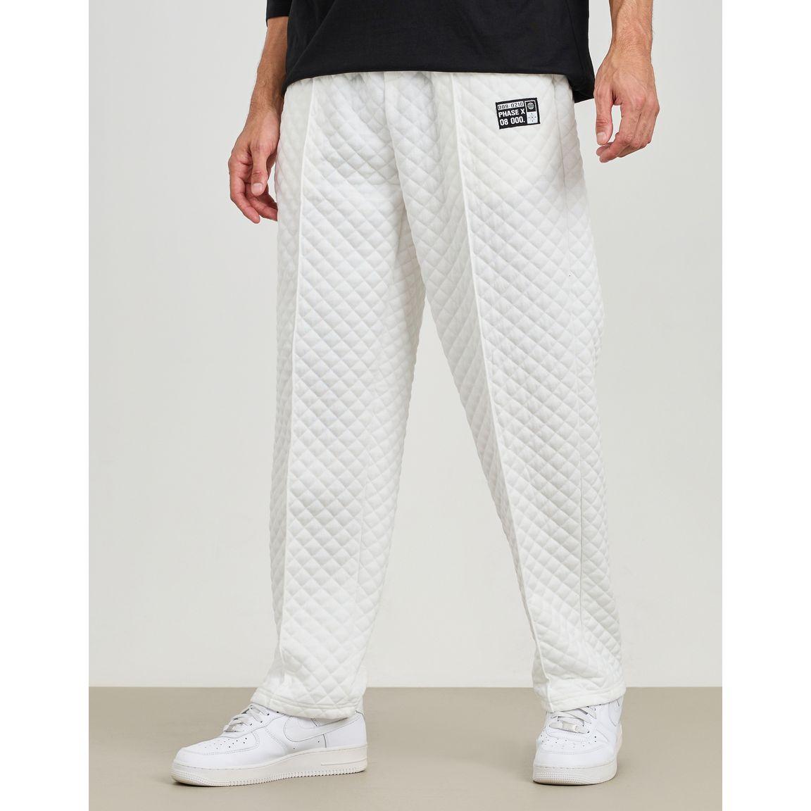 بنطال بقصة مريحة ومزين بشارة-men-clothing-bottoms-trousersandchinos-trousers-image-3