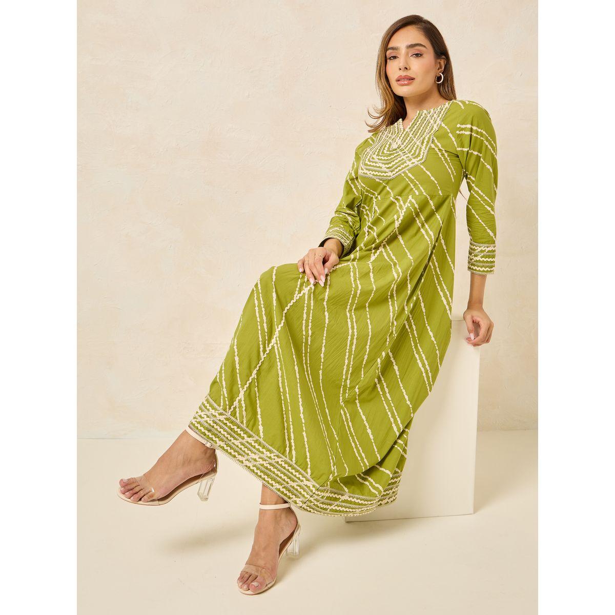 فستان طويل بتفاصيل مُطرّزة وحافة واسعة-women-clothing-dresses-image-1