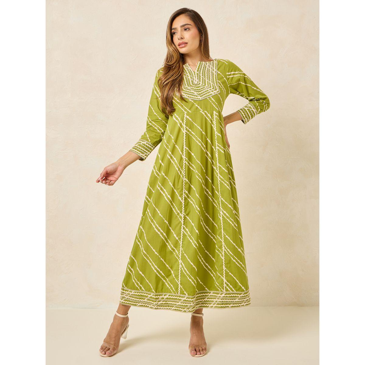فستان طويل بتفاصيل مُطرّزة وحافة واسعة-women-clothing-dresses-image-2