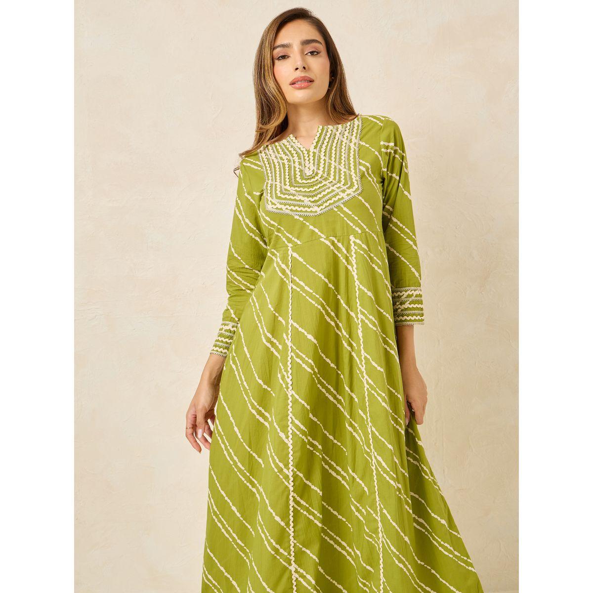 فستان طويل بتفاصيل مُطرّزة وحافة واسعة-women-clothing-dresses-image-3