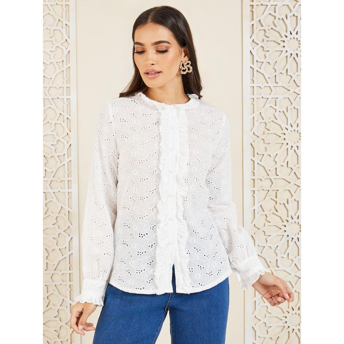 بلوزة مُطرّزة بتفاصيل كشكش وأزرار غلق-women-clothing-shirtsandblouses-blouses-image-2