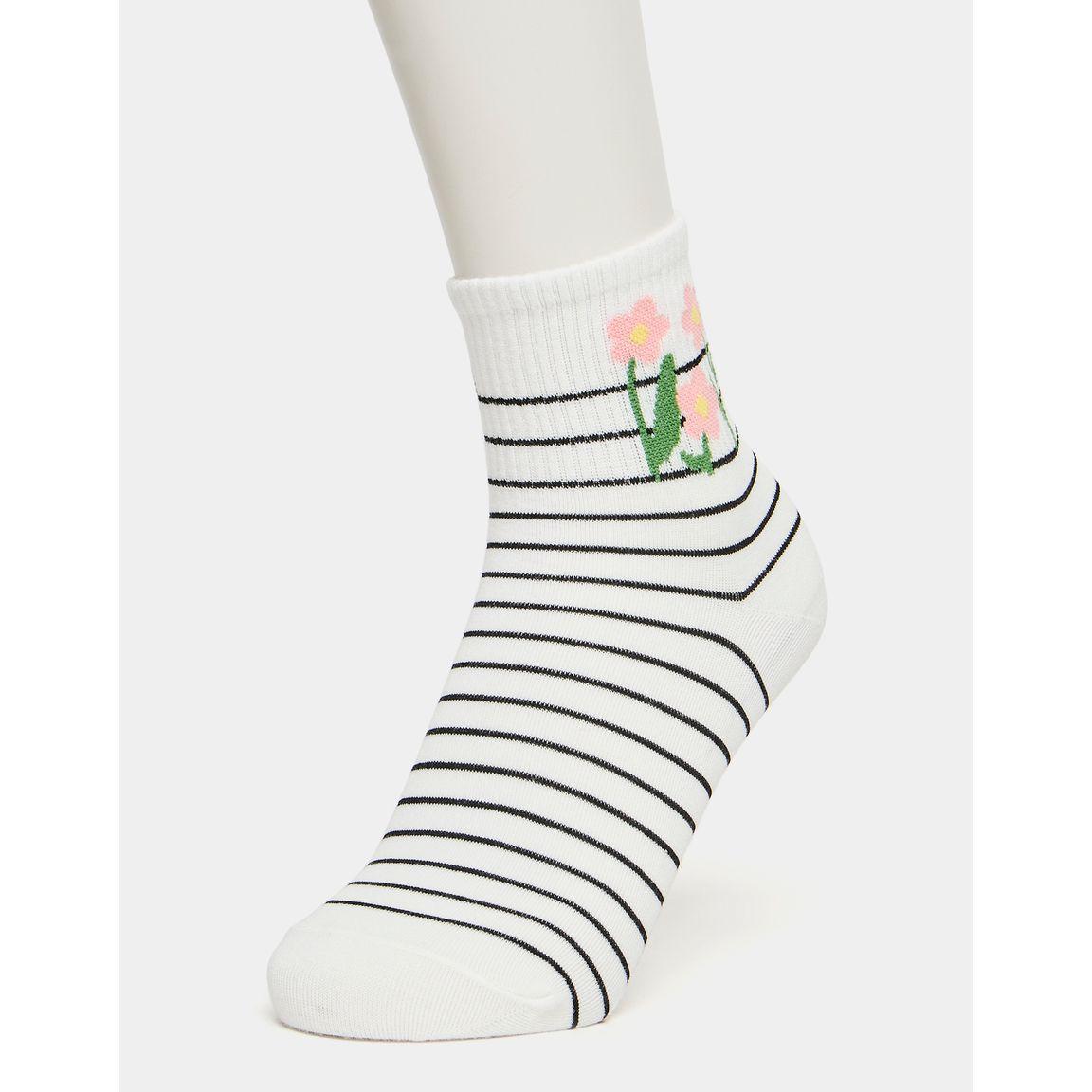 مجموعة من 5 جوارب عصرية-women-socksandstockings-image-8