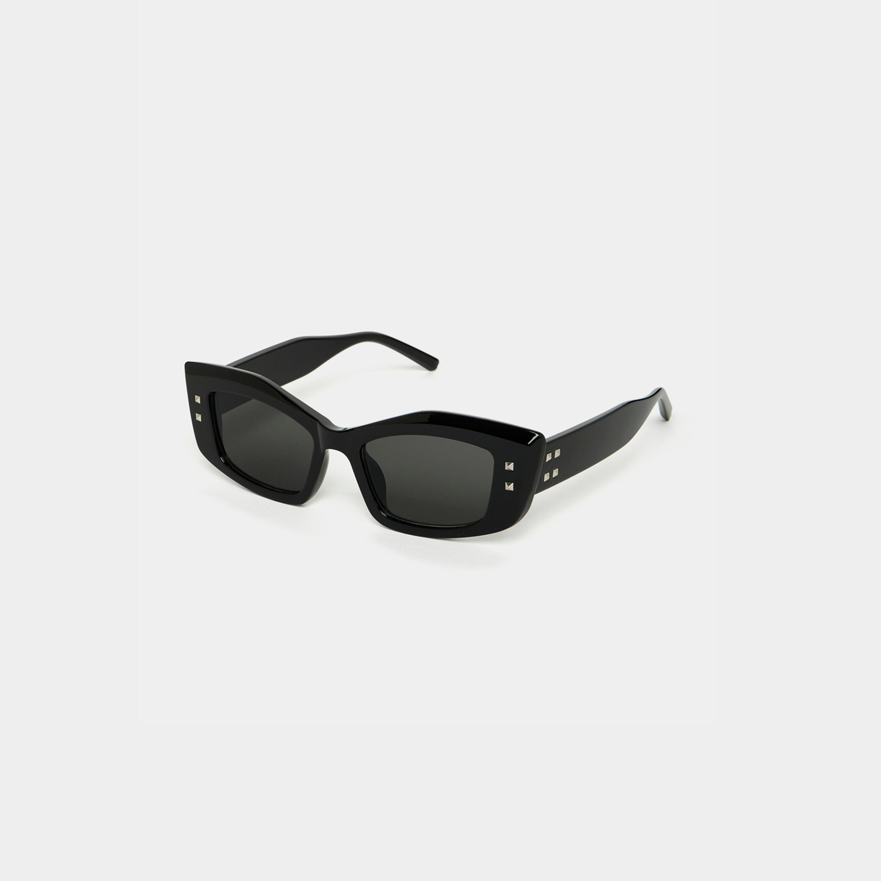 ستايلي - نظارة شمسية بتفاصيل أزرار جانبية-women-sunglasses-image-1