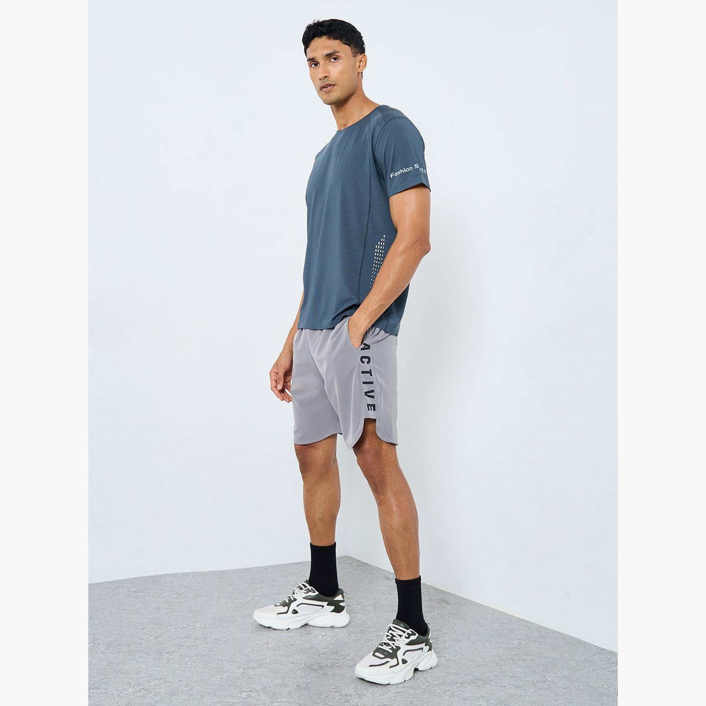 ستايلي - شورت تدريب مع لوحة جانبية-sports-men-clothing-bottoms-shorts-image-2