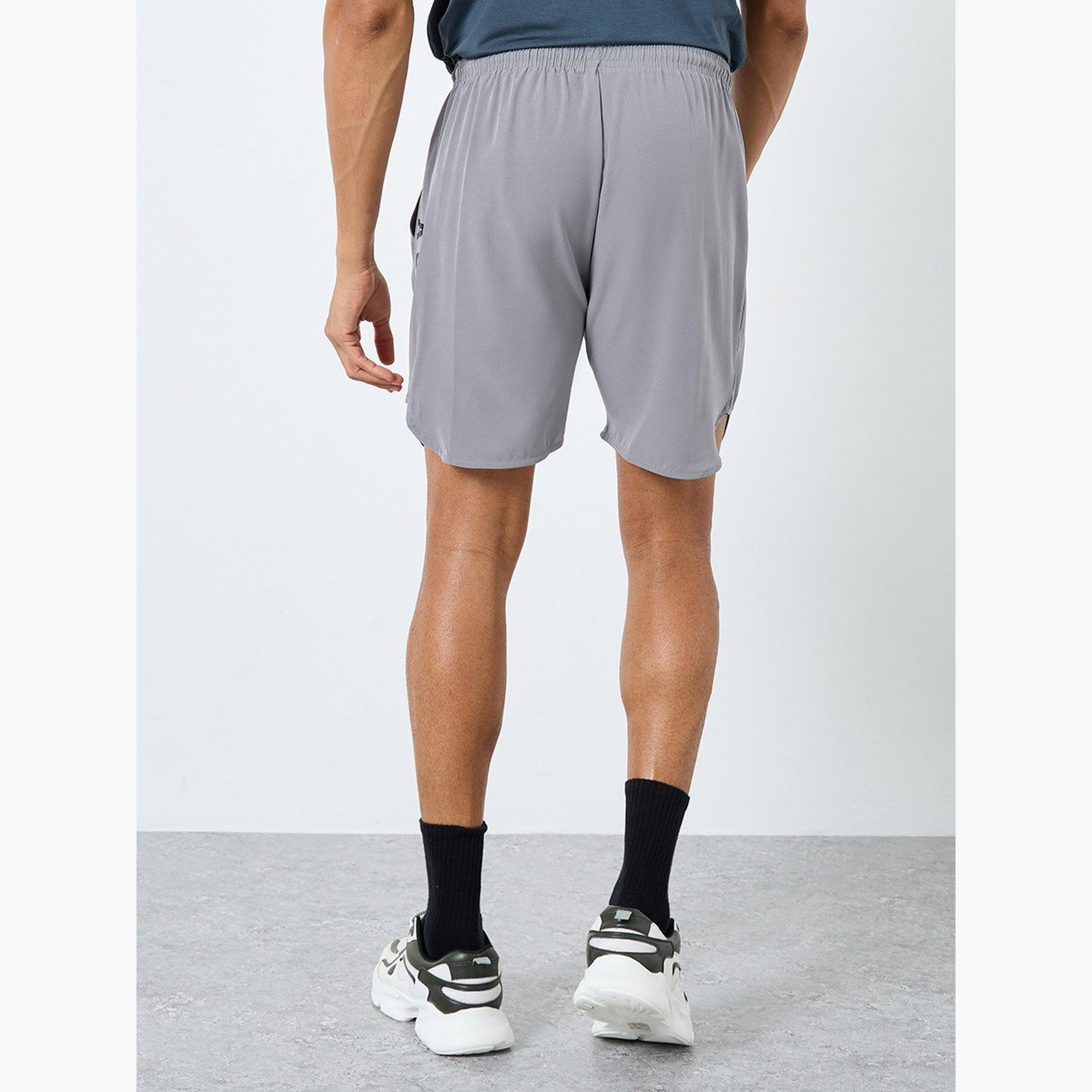 ستايلي - شورت تدريب مع لوحة جانبية-sports-men-clothing-bottoms-shorts-image-4