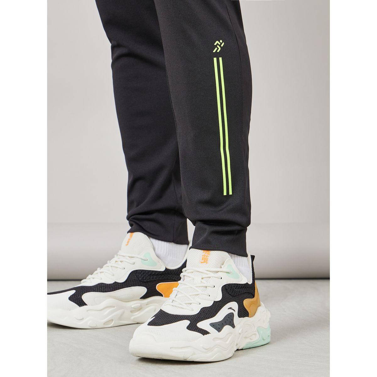بنطال رياضي مزين بشريط جانبي-men-clothing-sportswearandactivewear-bottoms-image-3