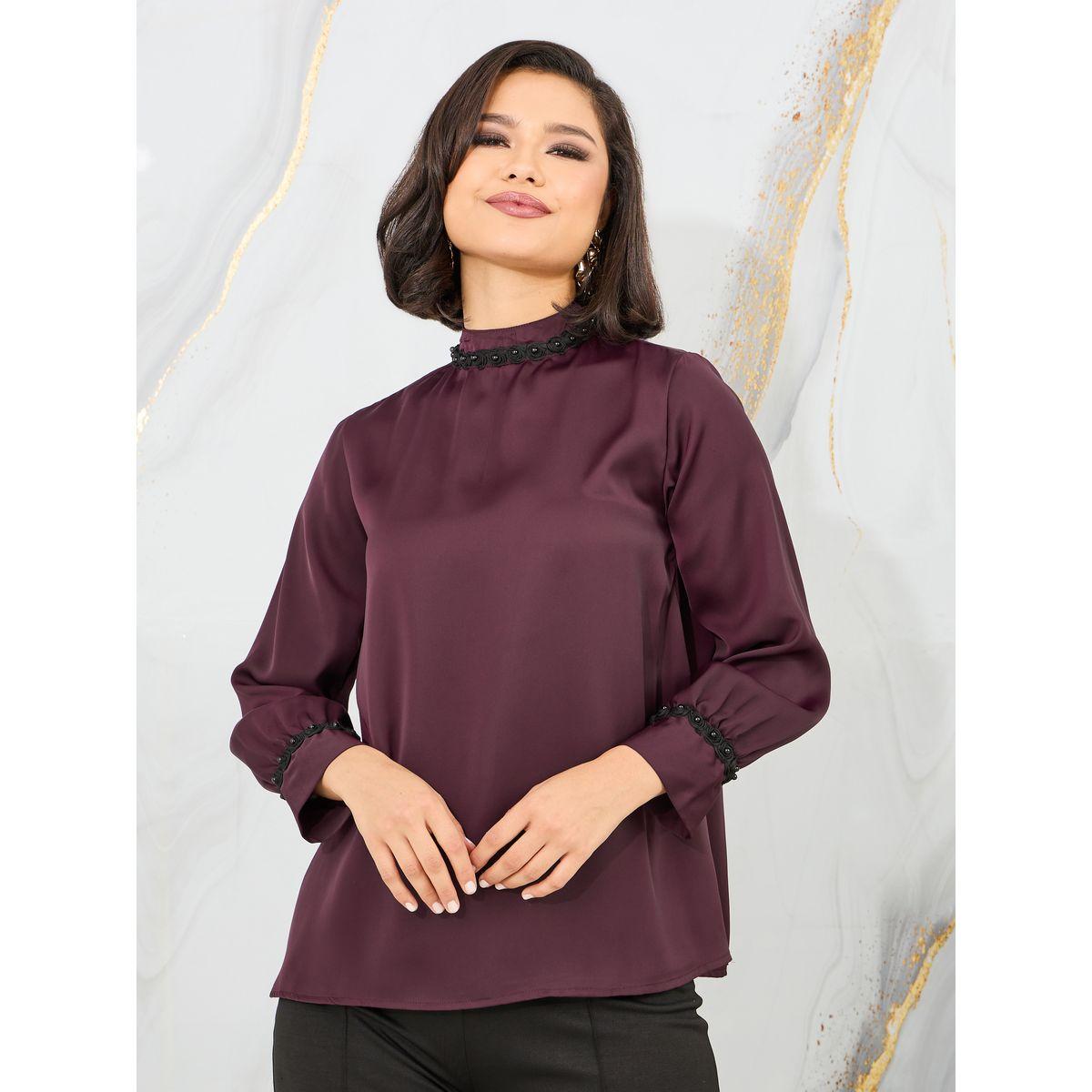 بلوزة ساتان بياقة عالية وتفاصيل دانتيل مع ترتر-women-clothing-shirtsandblouses-blouses-image-2