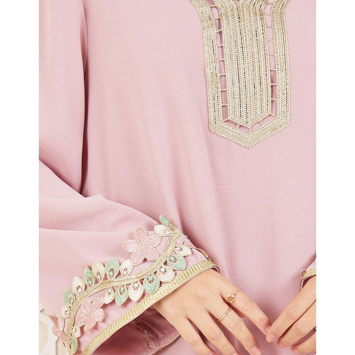 جلابية بتفاصيل دانتيل وفتحات-women-arabicclothing-jalabiyas-image-3