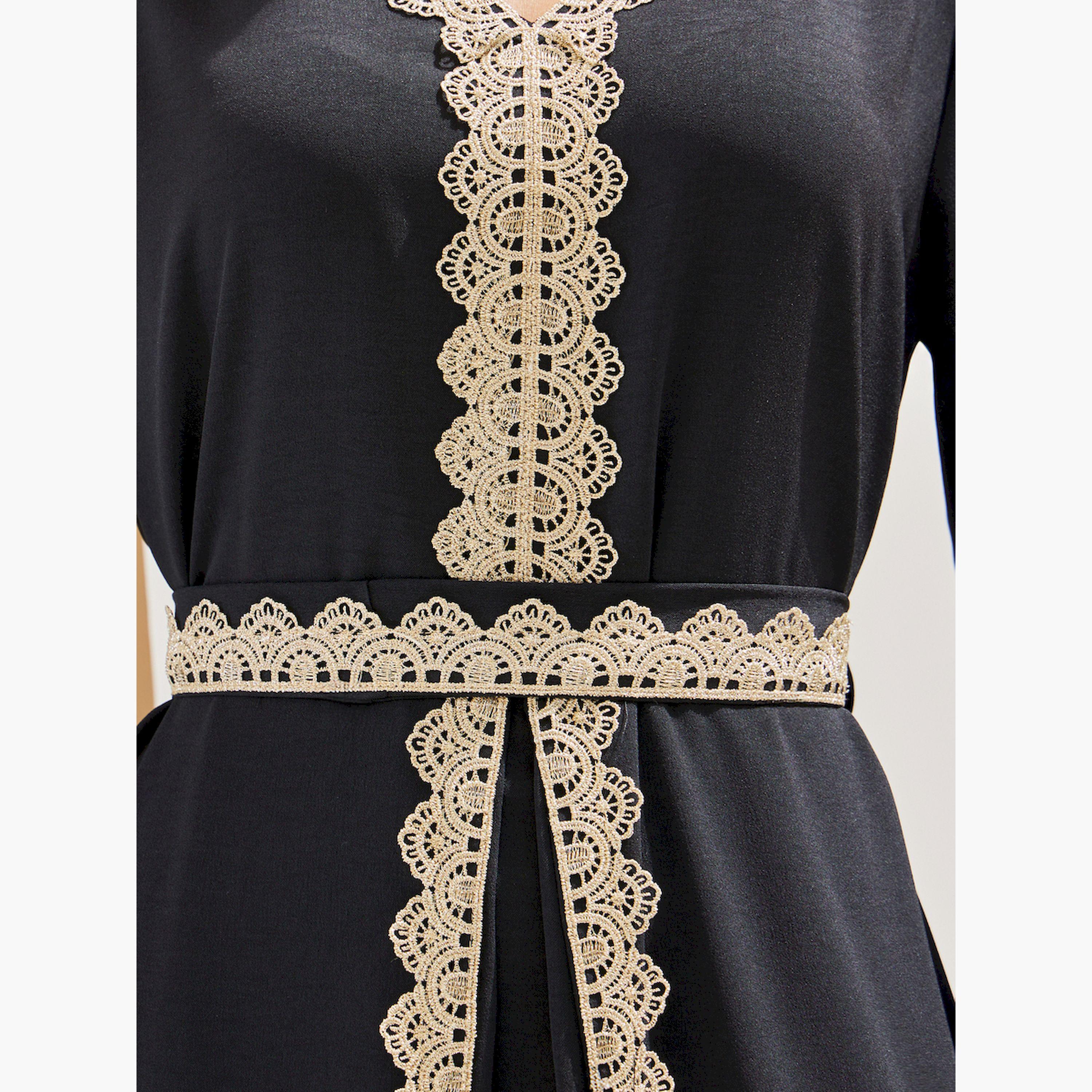 أميرة x ستايلي قفطان بتفاصيل مُطرّزة ودانتيل-women-arabicclothing-kaftan-image-4