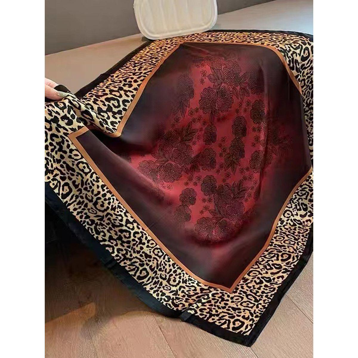 وشاح رأس بحواف مطبعة بطبعة حيوان-women-winterwear-scarves-image-1