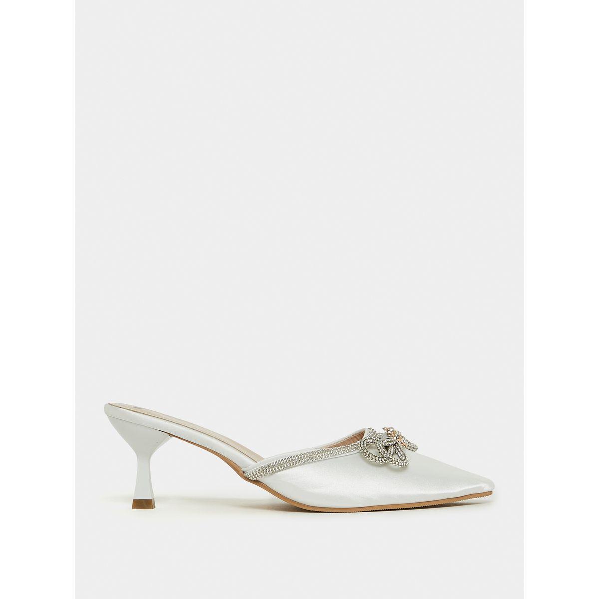 صندل بكعب منخفض ومزين بفيونكة-women-shoes-heels-image-2