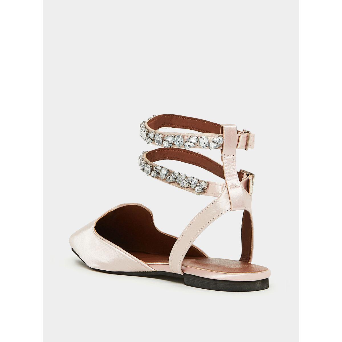 صندل فلات بتفاصيل ساتان ومقدمة مدببة-women-shoes-heels-image-4