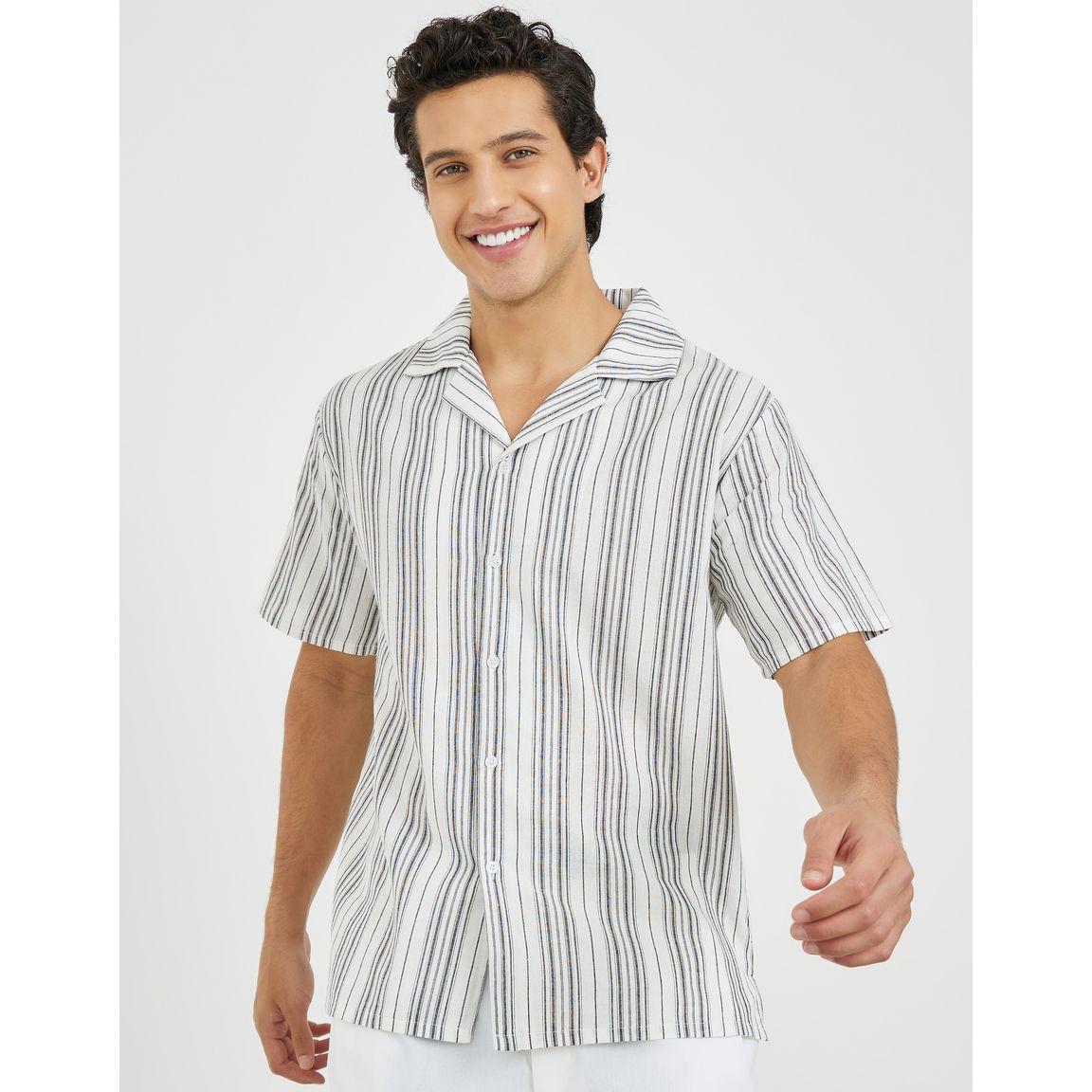 قميص بياقة ريزورت وقصة مريحة-men-clothing-shirts-image-1