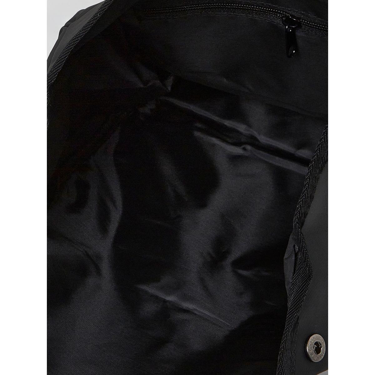 شنطة ظهر سادة مزين بإبزيم غلق-men-bags-image-4