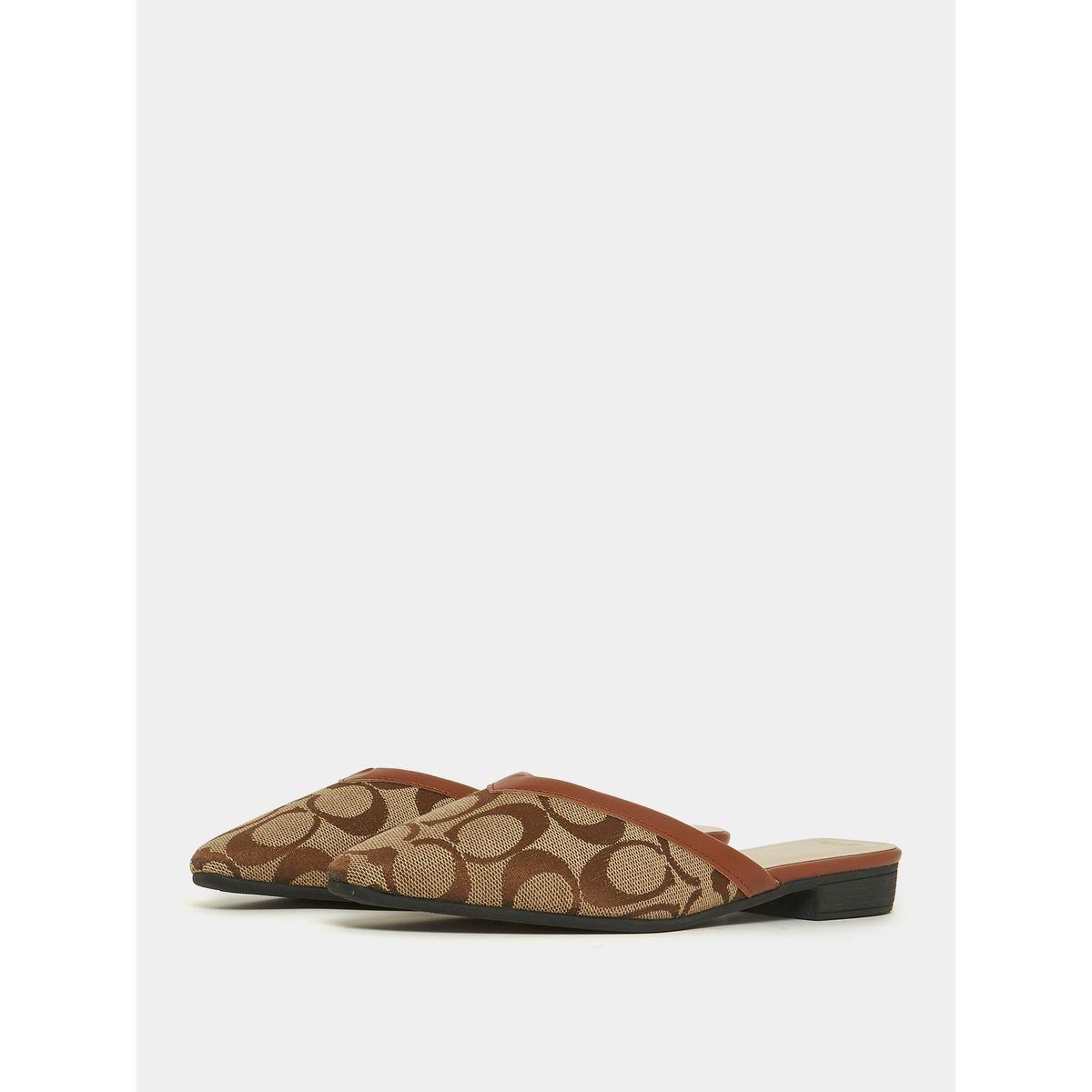 صندل فلات بتفاصيل جاكار سهل الارتداء-women-shoes-sandals-flats-image-2