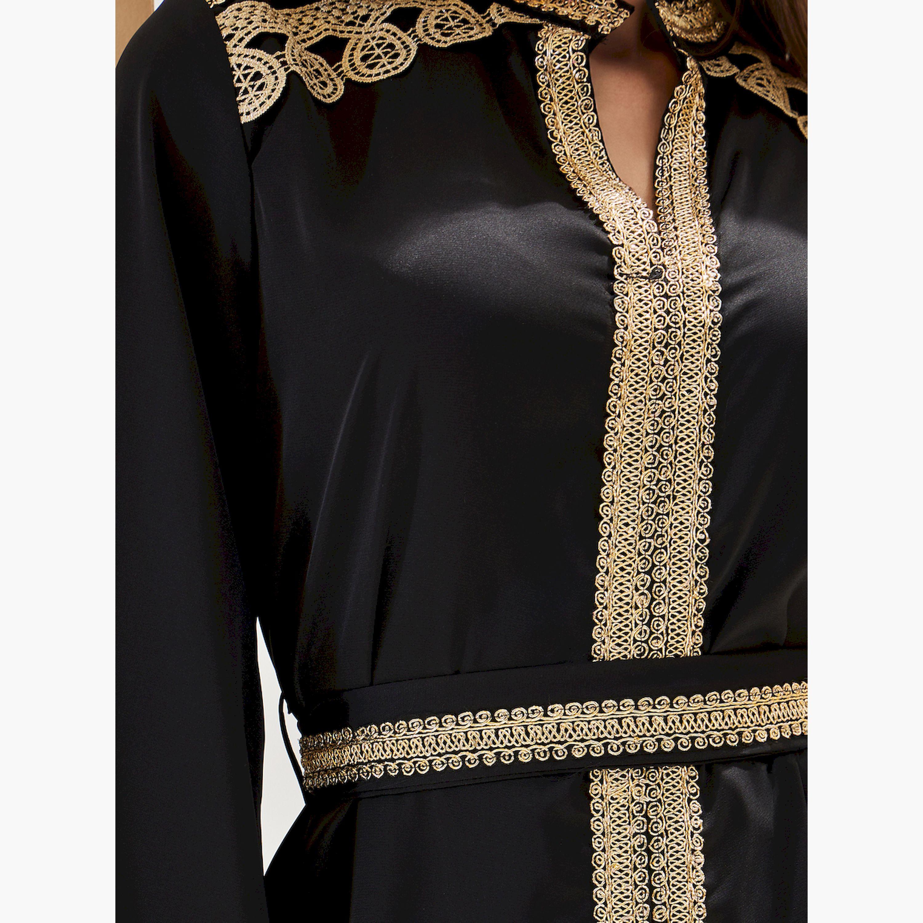 Amirah X Styli Embroidered Lace Trim Notch Neck Belted Jalabiya-women-arabicclothing-kaftan-image-4