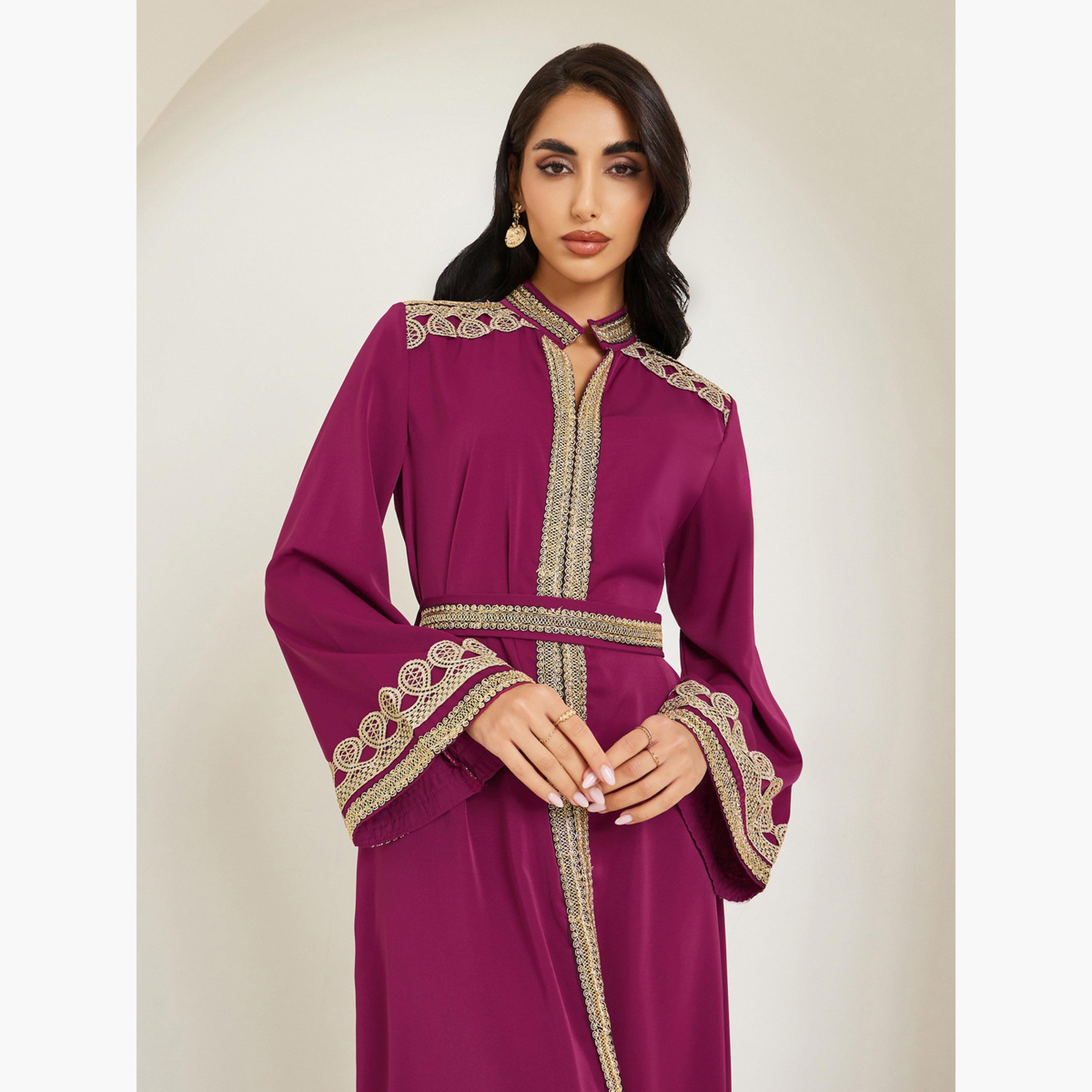 قفطان بتفاصيل مُطرزة ذهبية-women-arabicclothing-kaftan-image-2
