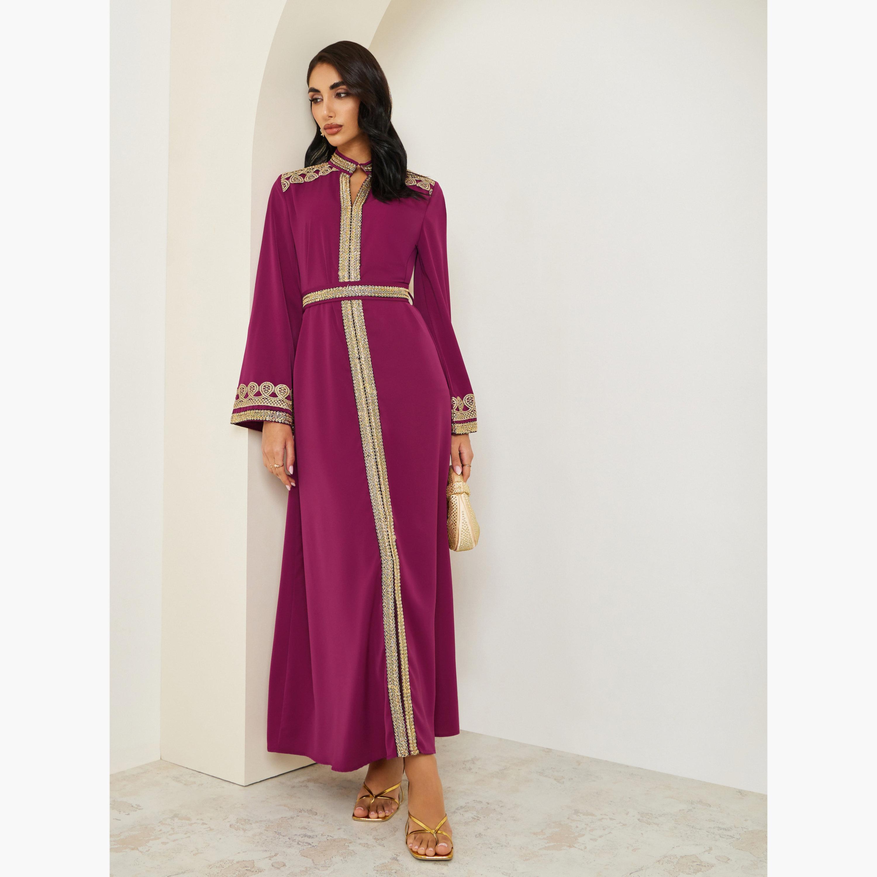قفطان بتفاصيل مُطرزة ذهبية-women-arabicclothing-kaftan-image-3