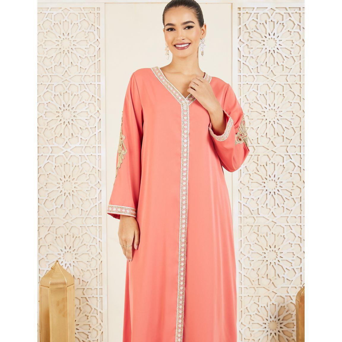 جلابية بتفاصيل مُطرّزة ومزينة بدانتيل-women-arabicclothing-jalabiyas-image-2