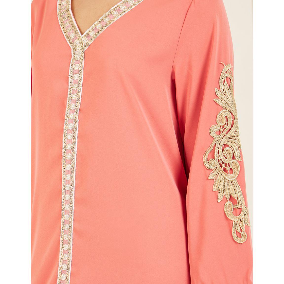 جلابية بتفاصيل مُطرّزة ومزينة بدانتيل-women-arabicclothing-jalabiyas-image-3