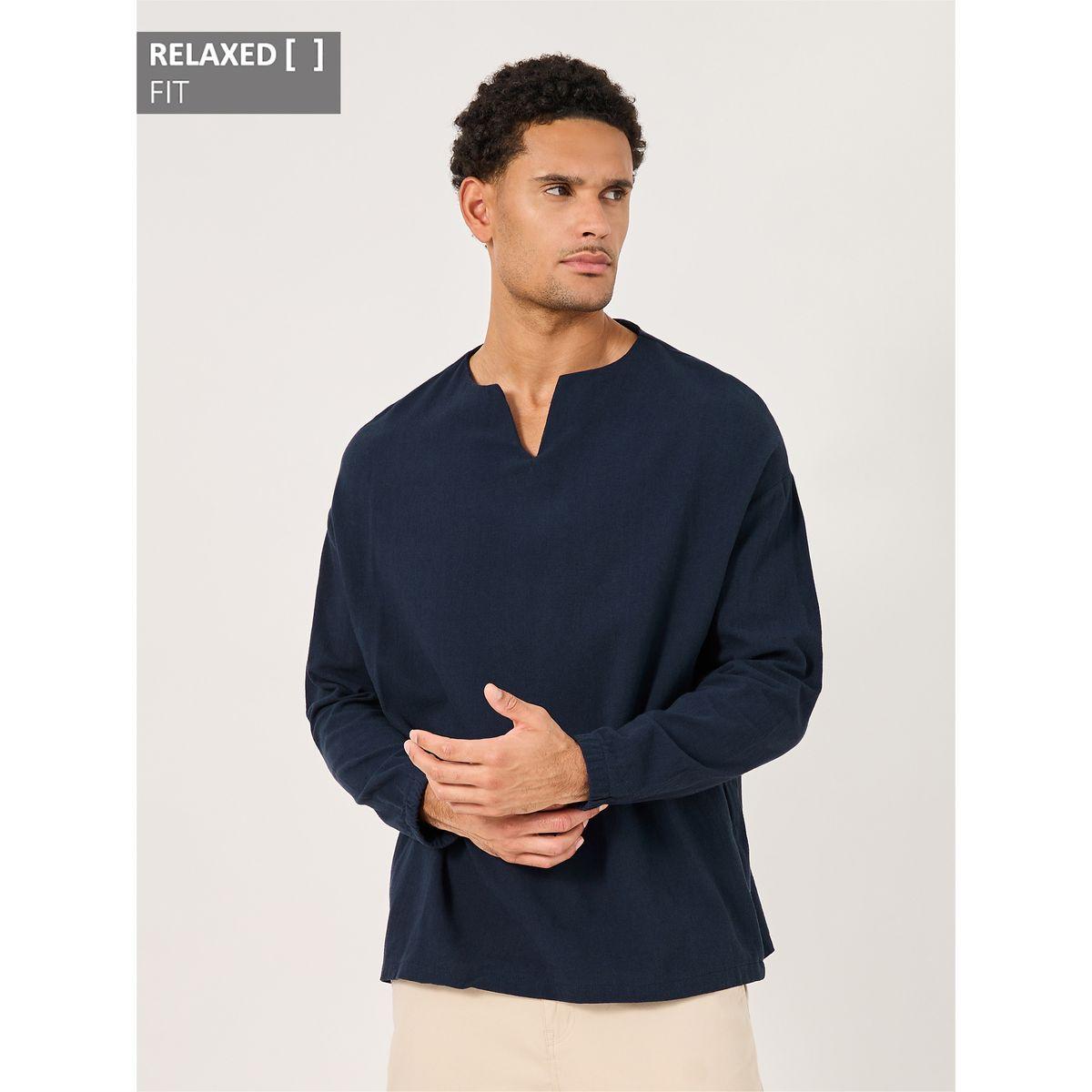 قميص سادة بقصة مريحة وياقة بشق-men-clothing-shirts-image-1