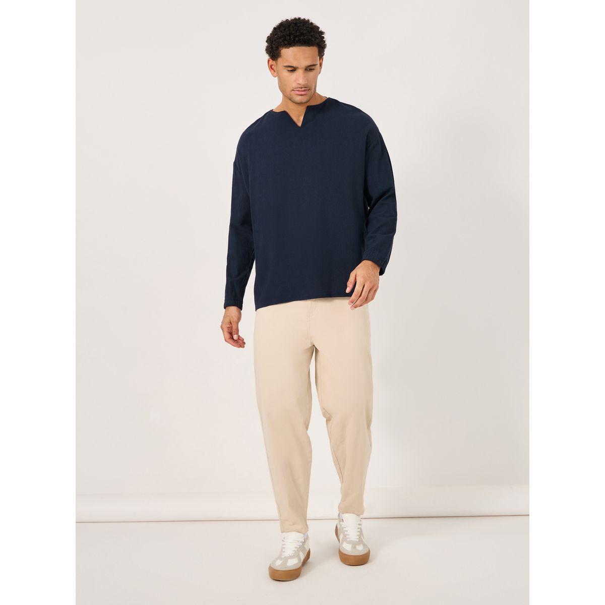 قميص سادة بقصة مريحة وياقة بشق-men-clothing-shirts-image-2