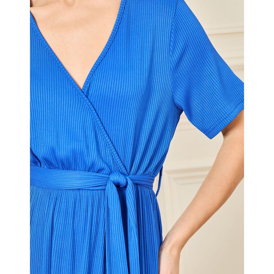 Styli Textured V Neck A-Line Maxi Dress with Waist Tie Up-women-clothing-dresses-image-3