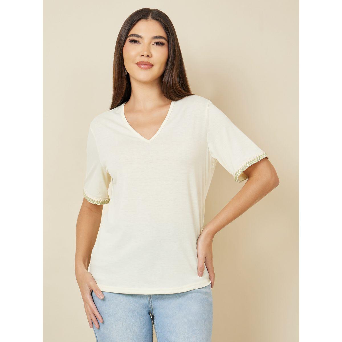 تيشيرت بقصة عادية وتفاصيل مُطرّزة-women-clothing-tshirts-image-1