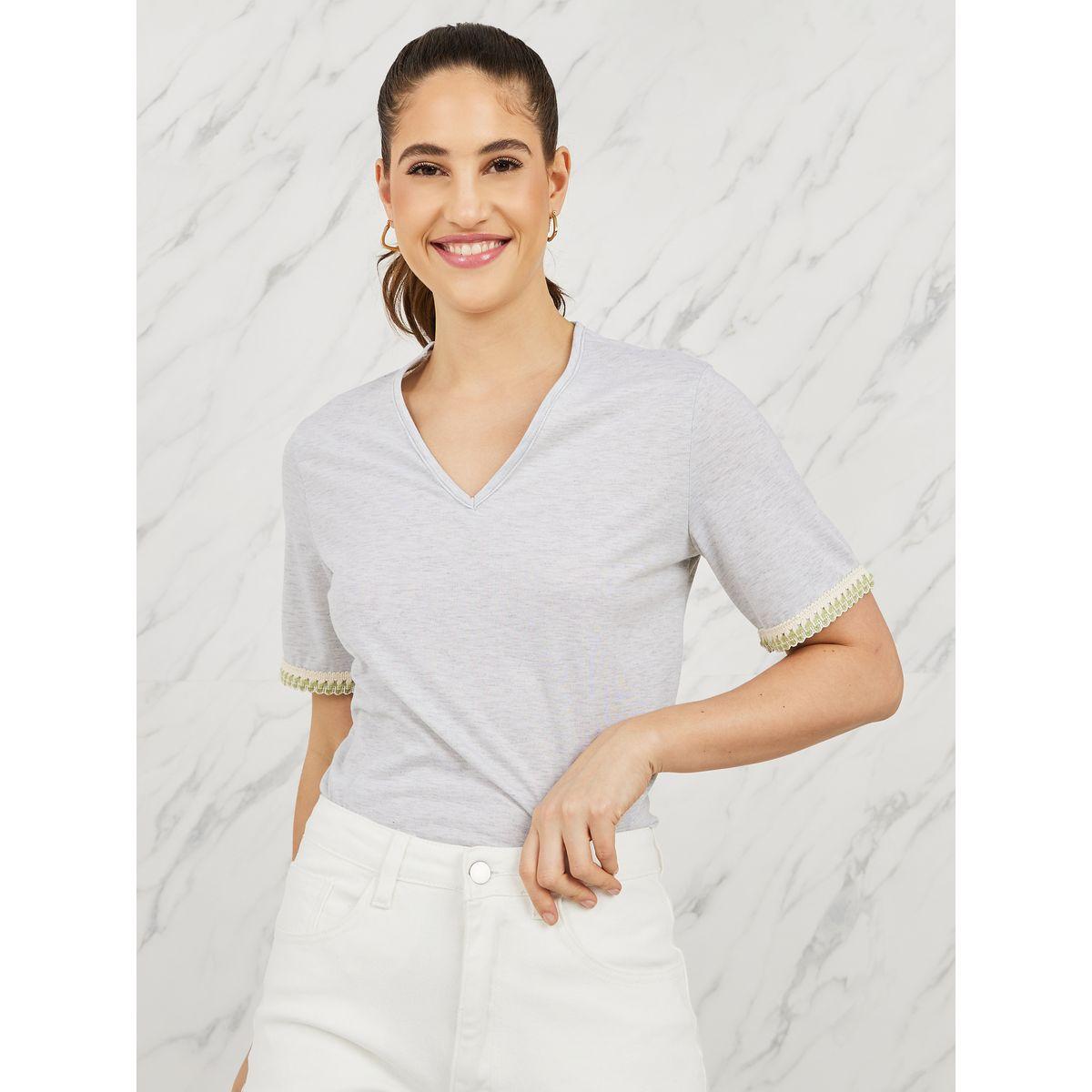 تيشيرت بقصة عادية مع اكمام بتفاصيل مُطرّزة-women-clothing-tshirts-image-5
