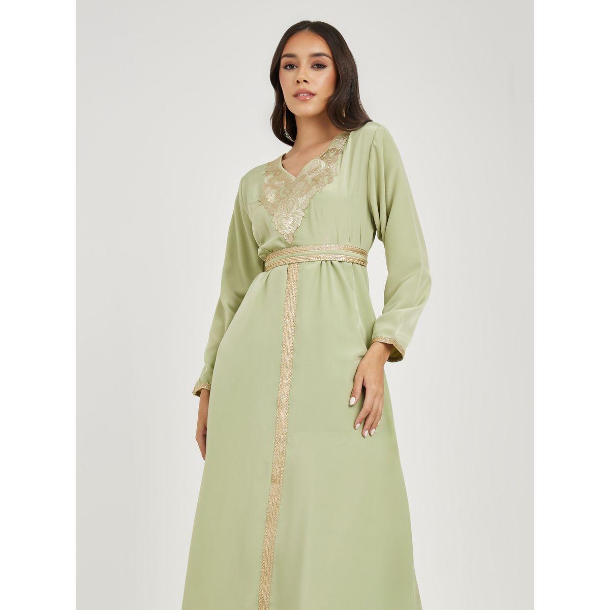 فستان بتصميم جلابية وتفاصيل مُطرّزة-women-arabicclothing-jalabiyas-image-3