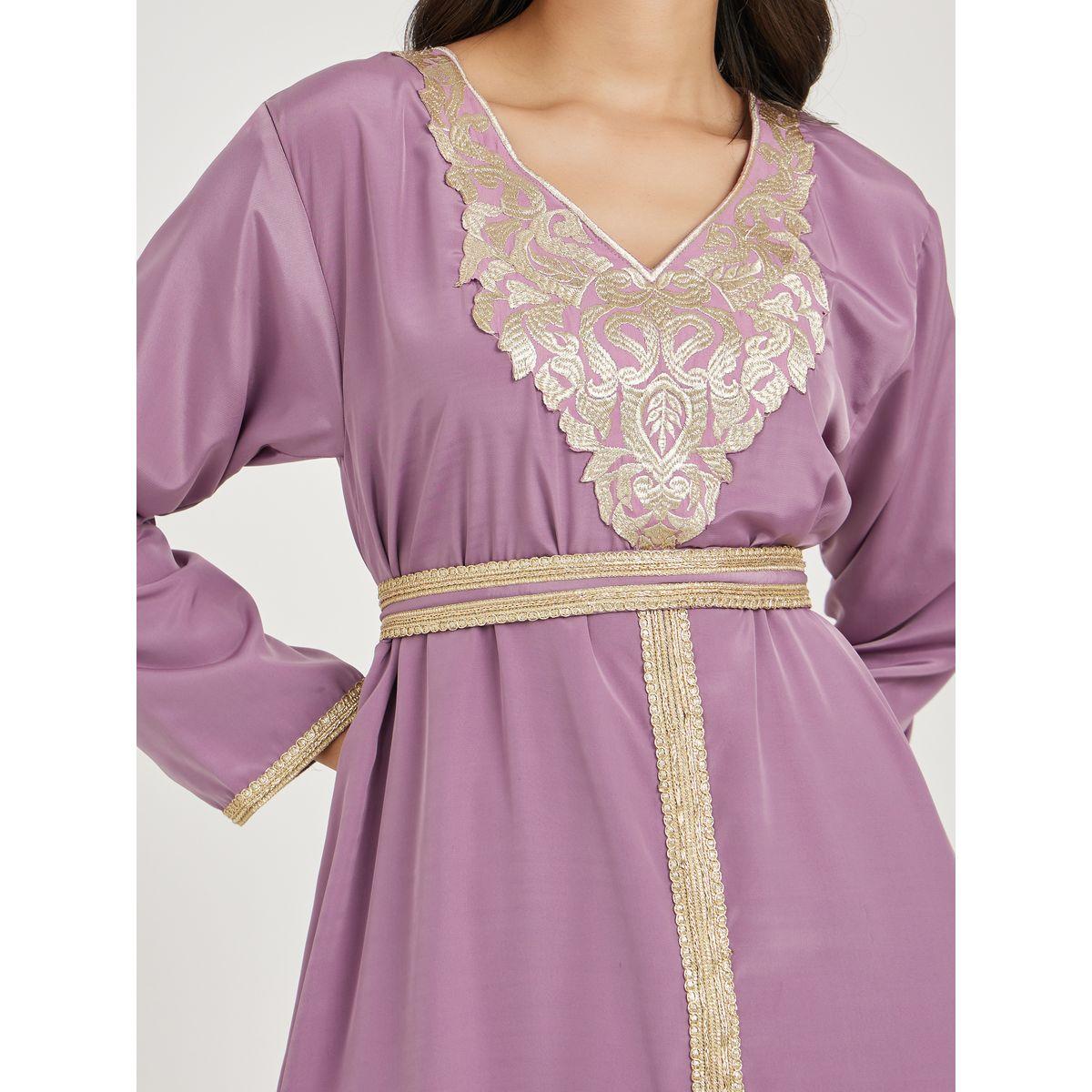 جلابية طويلة بتفاصيل مُطرّزة ورباط خصر-women-arabicclothing-jalabiyas-image-3