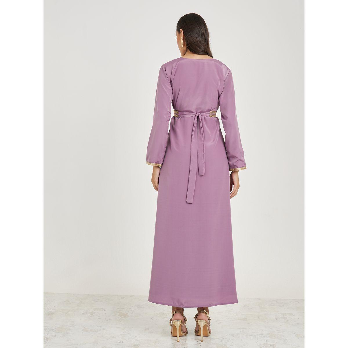 جلابية طويلة بتفاصيل مُطرّزة ورباط خصر-women-arabicclothing-jalabiyas-image-4