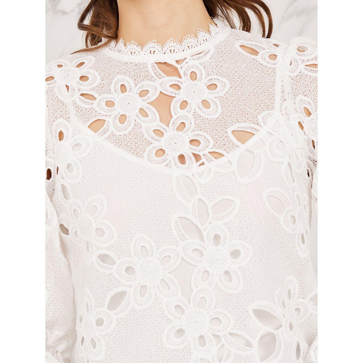 بلوزة بياقة دائرية وتفاصيل كروشيه-women-clothing-shirtsandblouses-blouses-image-3