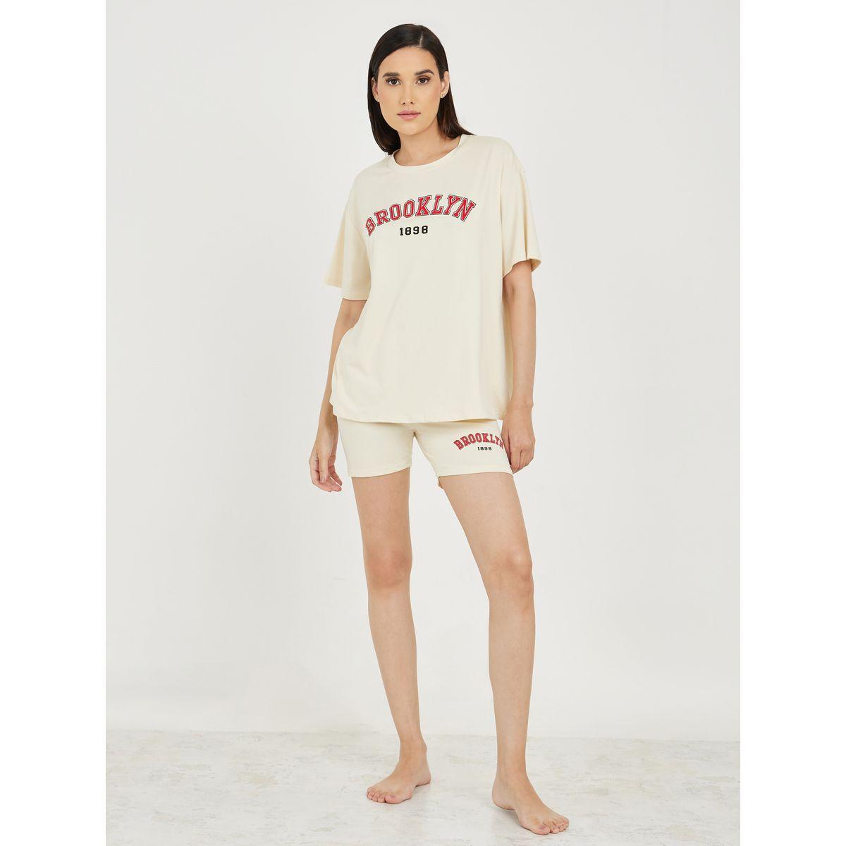 مجموعة من بنطال وتيشيرت بطبعة كتابة-women-clothing-coordsets-image-1