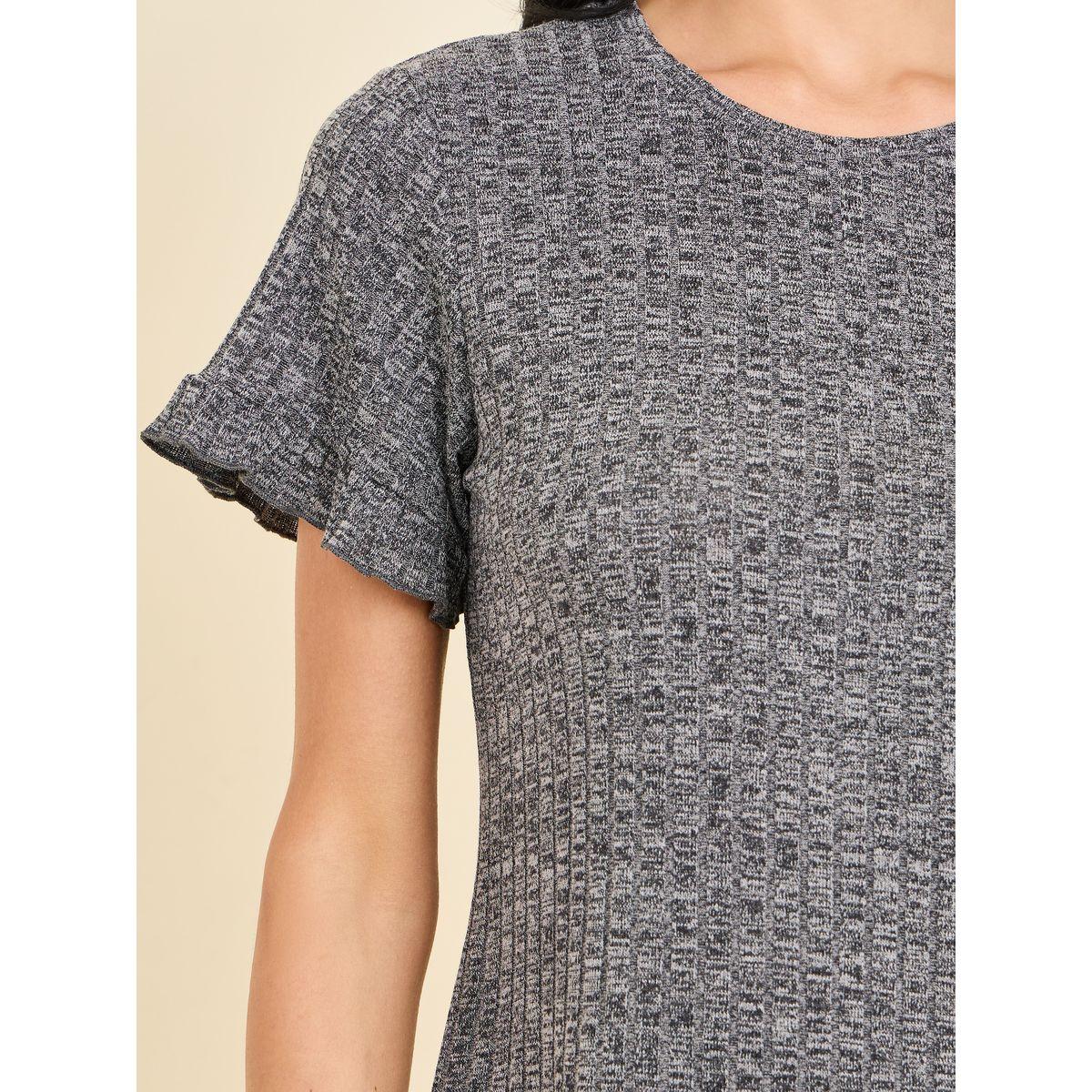 مجموعة من شورت وتيشيرت بتفاصيل كشكش-women-clothing-nightwear-pyjamas-shortsets-image-3