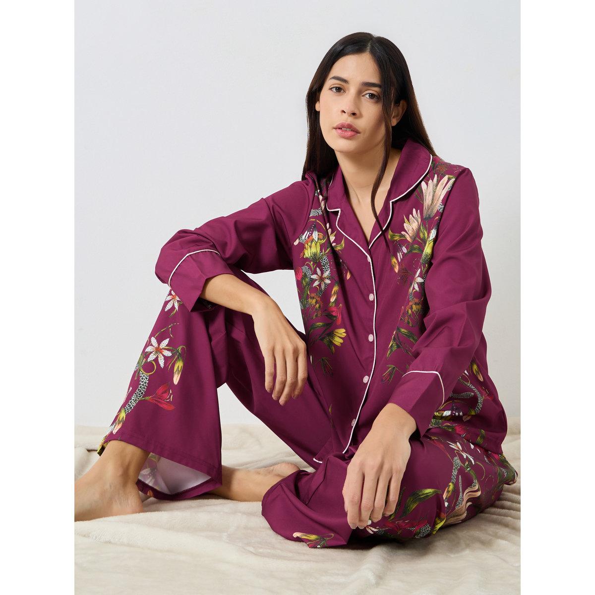طقم من بنطال بيجاما وبلوزة بطبعة زهور-women-clothing-nightwear-pyjamas-longsets-image-1