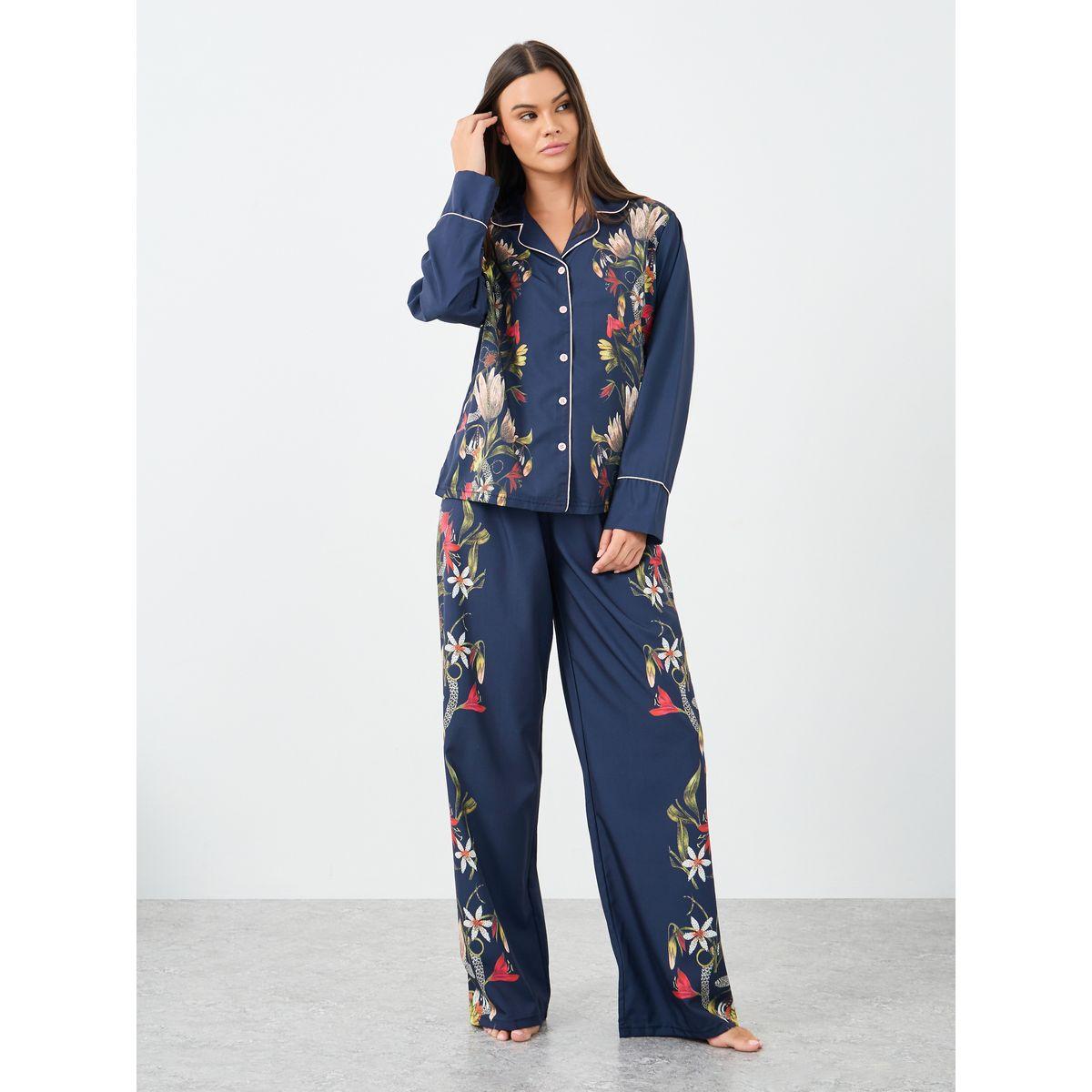 طقم من بنطال بيجاما وبلوزة ساتان بطبعة زهور-women-clothing-nightwear-pyjamas-longsets-image-1