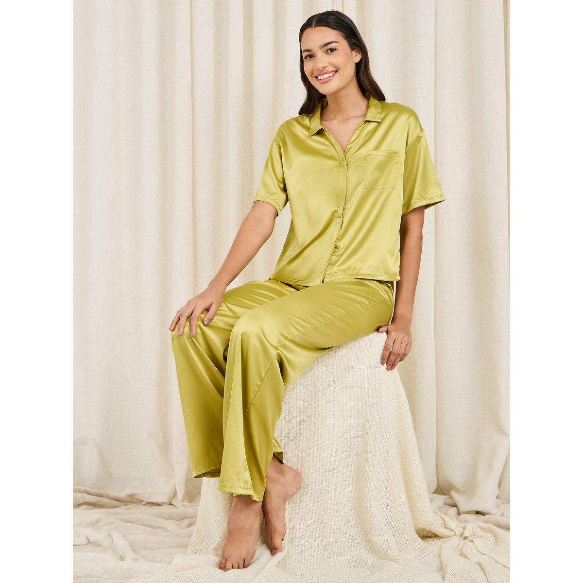 طقم من بنطال بيجاما وبلوزة ساتان بوكسي-women-clothing-nightwear-pyjamas-longsets-image-1