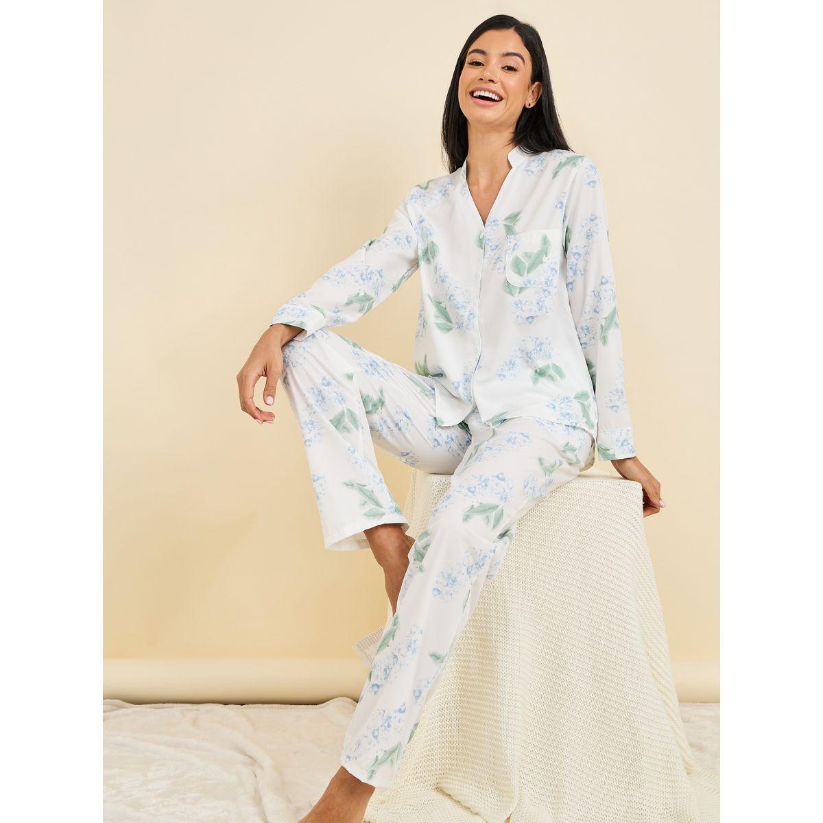 طقم من بنطال بيجاما مع بلوزة بتفاصيل جيب-women-clothing-nightwear-pyjamas-longsets-image-1