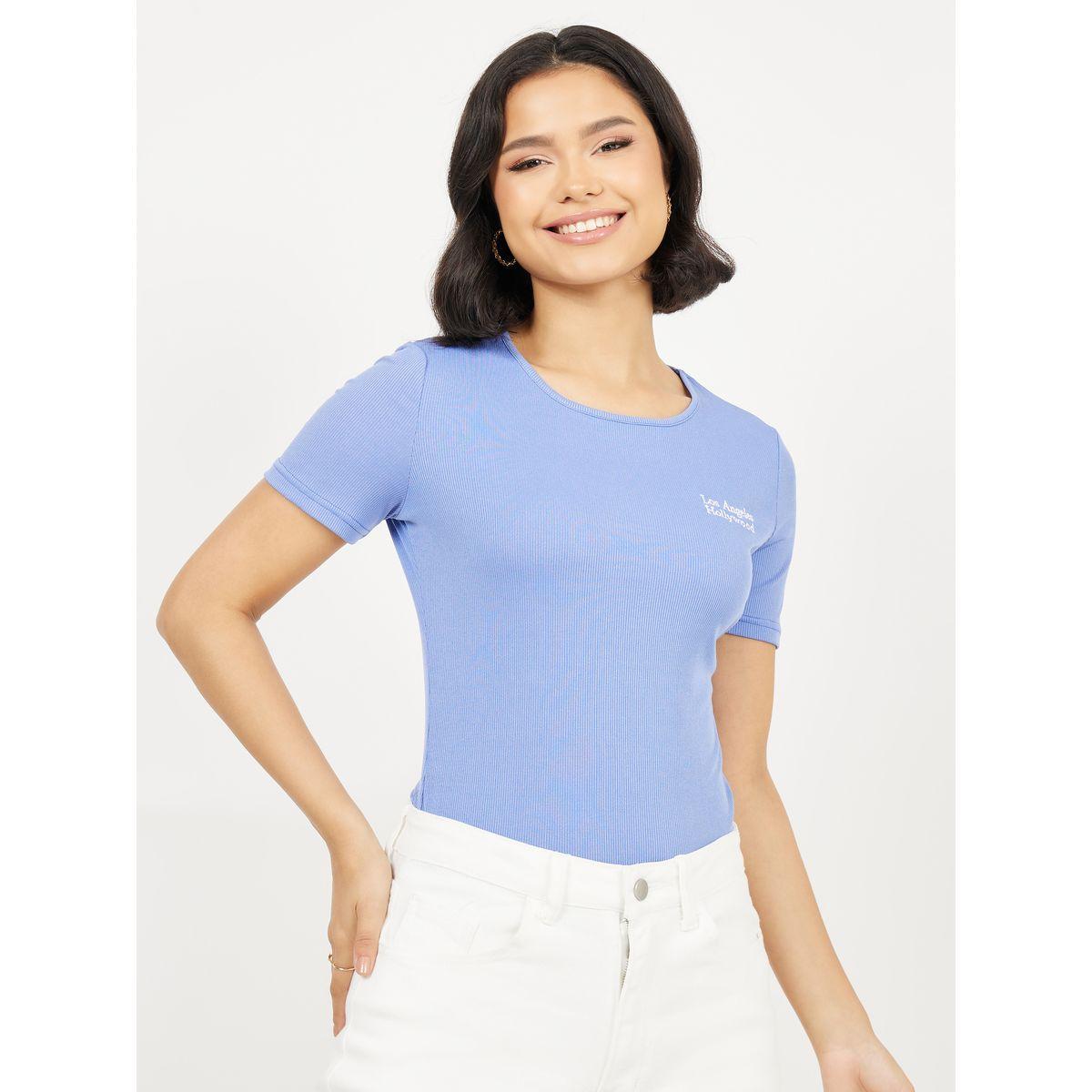 تيشيرت مضلع بقصة مثالية وتفاصيل مُطرّزة-women-clothing-tshirts-image-1