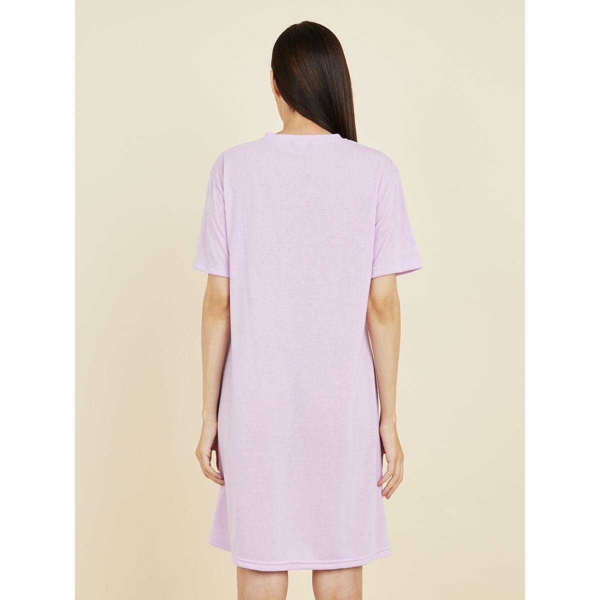 قميص نوم باكتاف منخفضة وتفاصيل مُطرّزة-women-clothing-nightwear-nighties-image-4