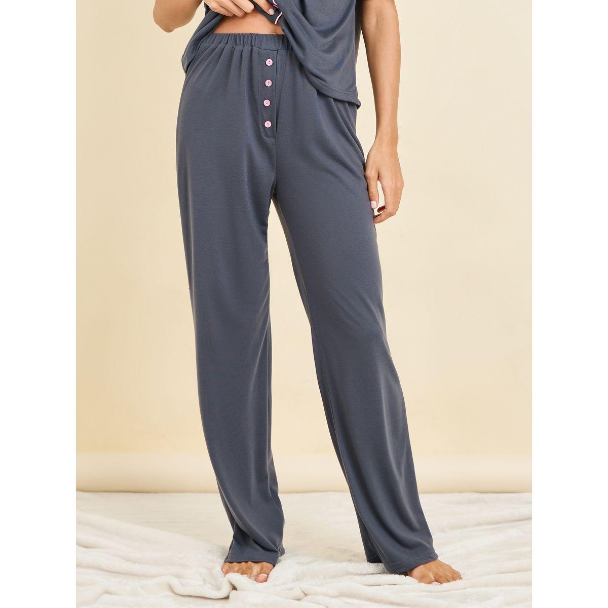 طقم من بنطال بيجاما وبلوزة بتداخلات محزوزة-women-clothing-nightwear-pyjamas-longsets-image-5