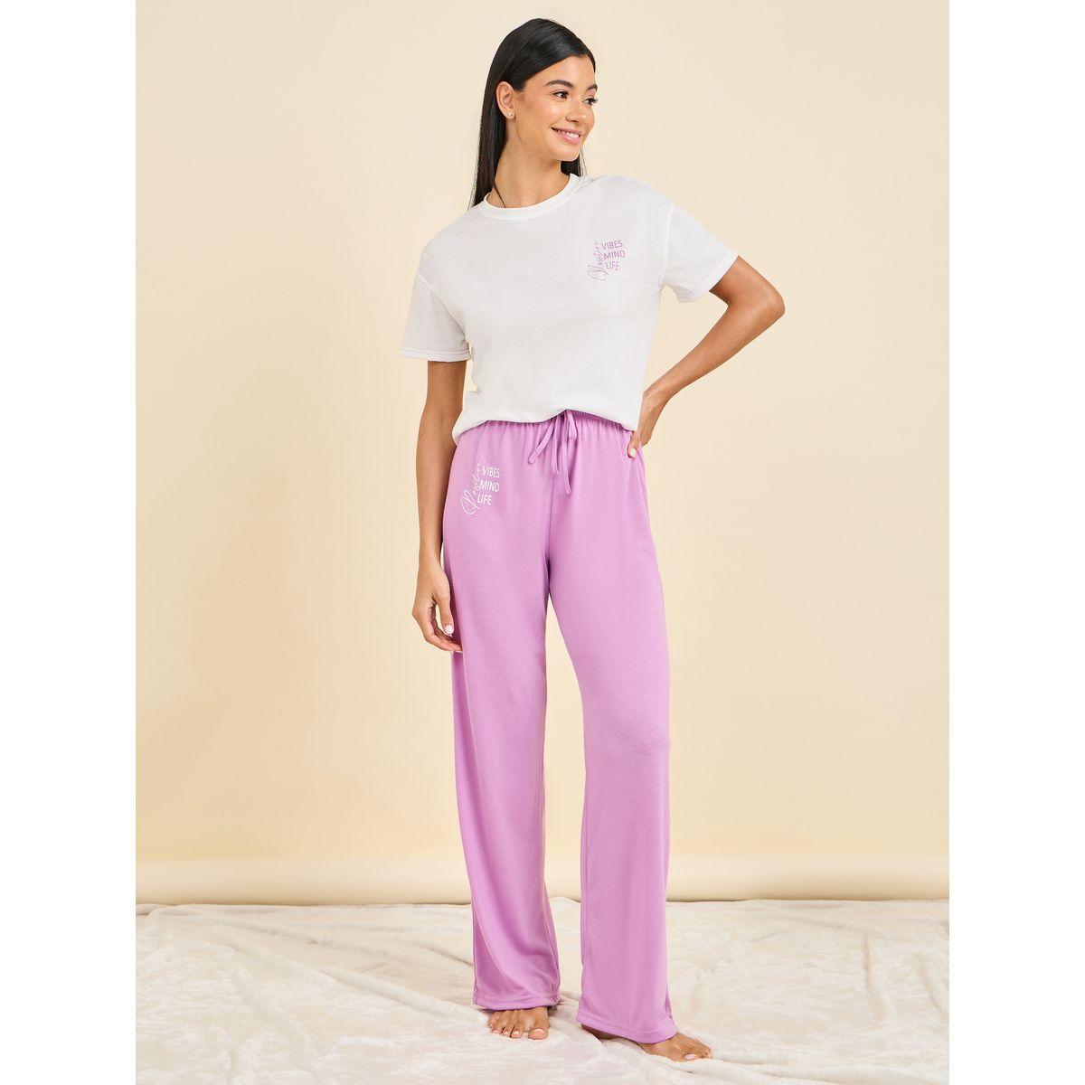 طقم من بنطال بيجاما وتيشيرت مطبع بكتابة-women-clothing-nightwear-pyjamas-longsets-image-4
