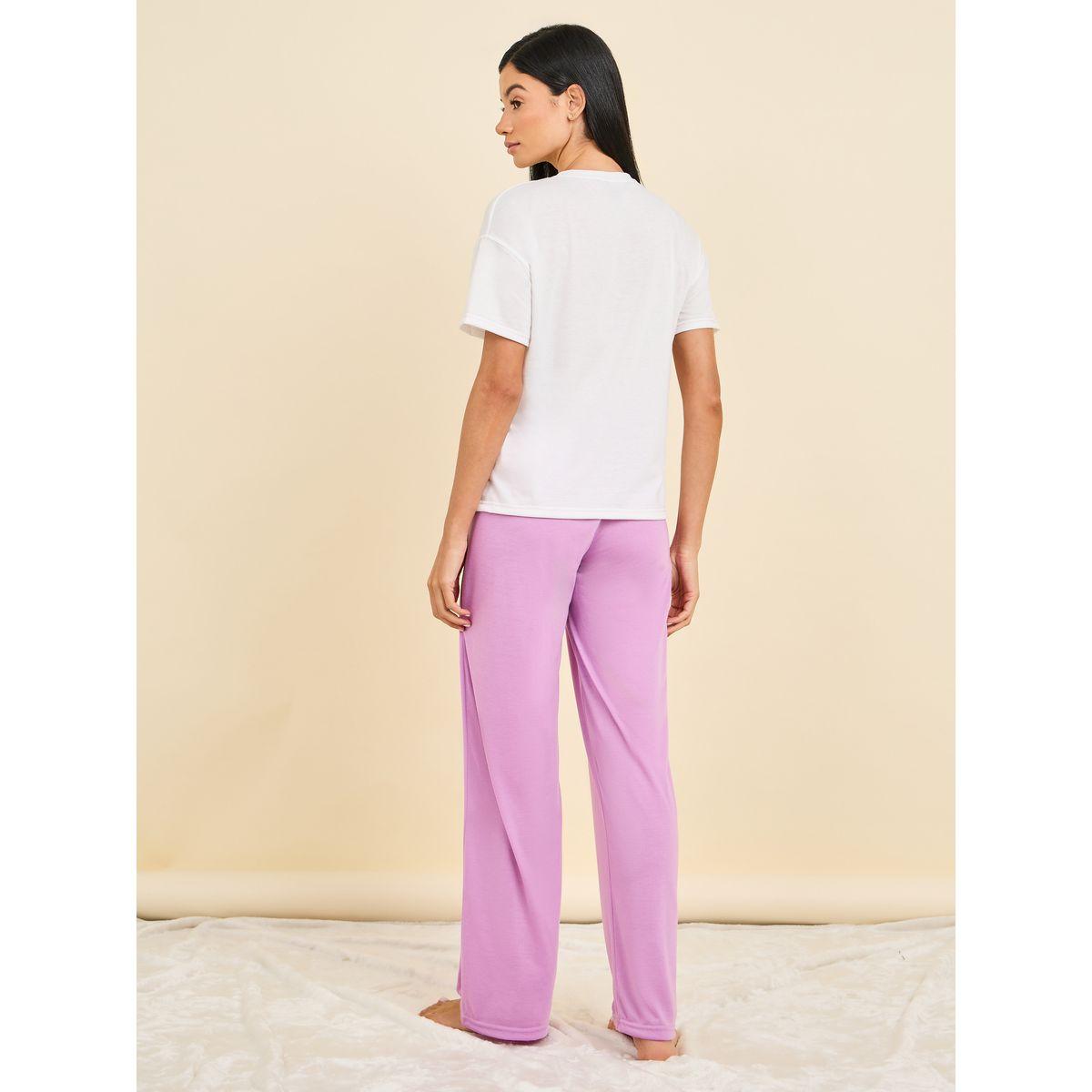 طقم من بنطال بيجاما وتيشيرت مطبع بكتابة-women-clothing-nightwear-pyjamas-longsets-image-7