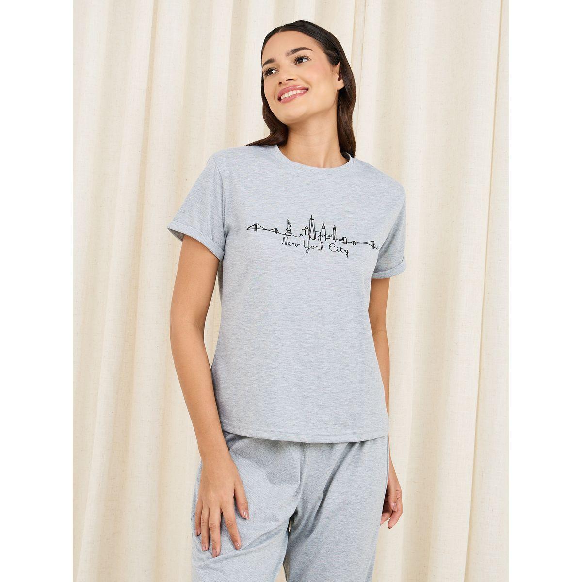 طقم من بنطال بيجاما مع تيشيرت بطبعة جرافيك-women-clothing-nightwear-pyjamas-longsets-image-2