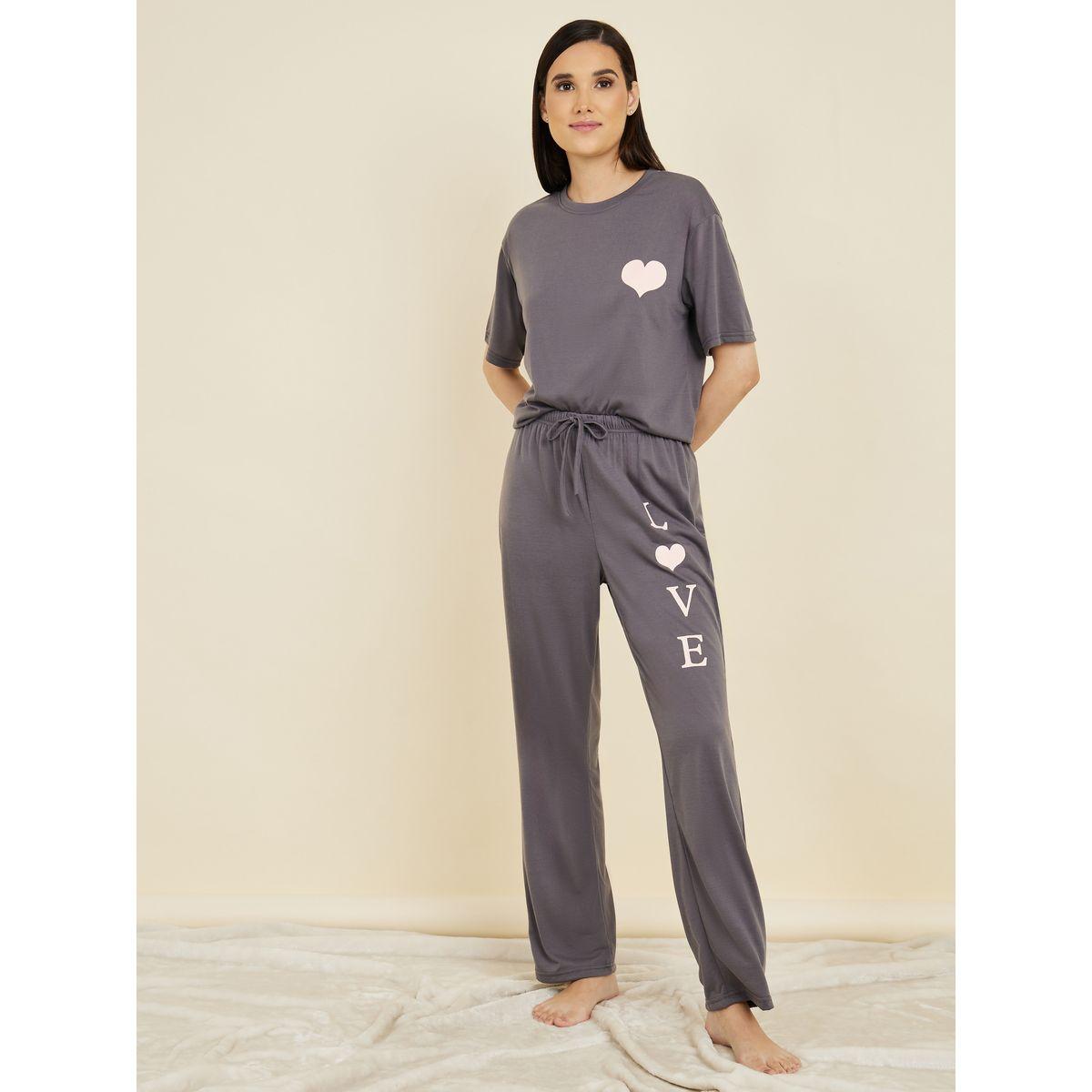 Styli Unwind Heart Graphic T-Shirt & Pyjama Set-women-clothing-nightwear-pyjamas-longsets-image-1
