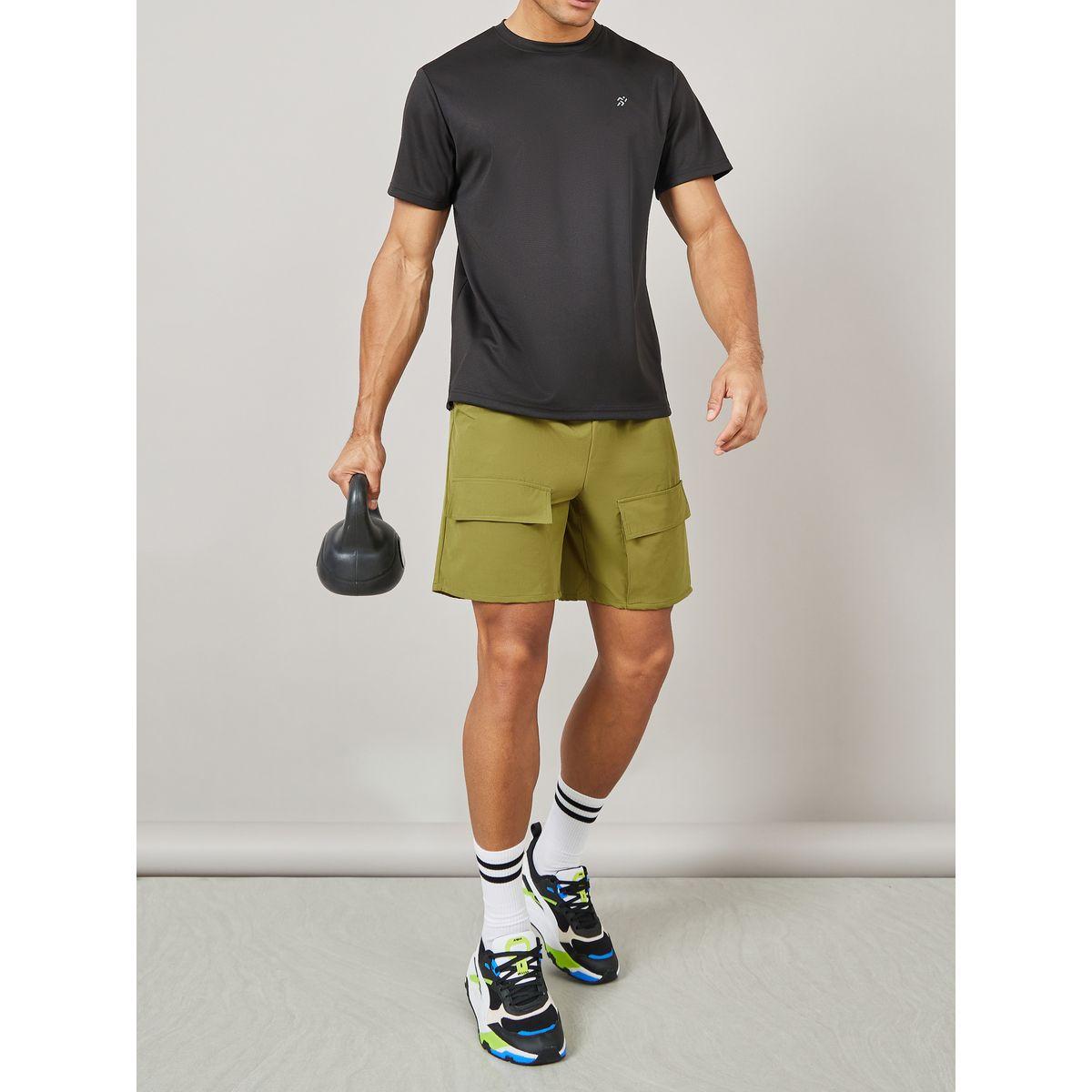 شورت رياضي بقصة باراشوت وجيوب كارجو-men-clothing-sportswearandactivewear-bottoms-image-4